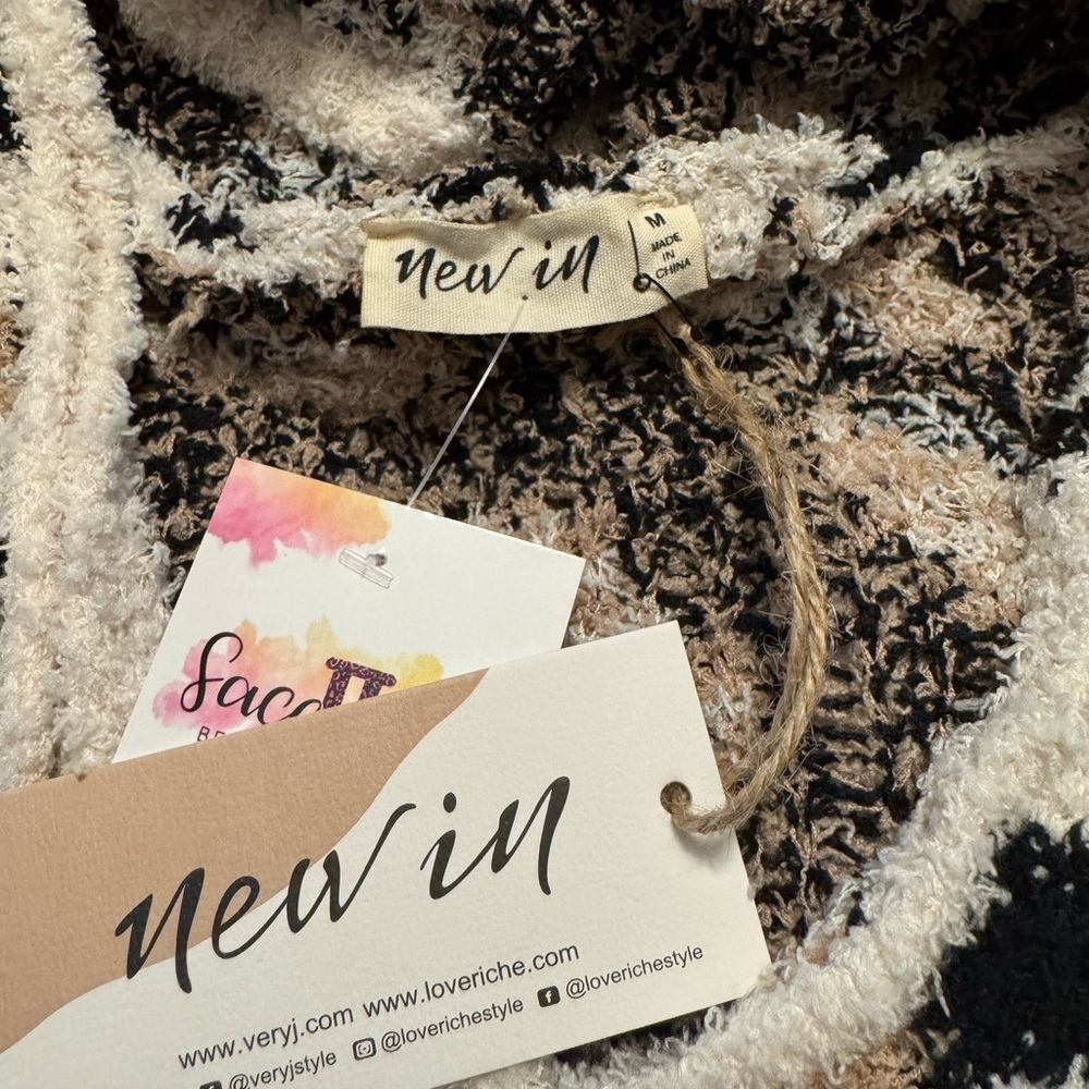 “New In” Leopard Print Hooded Soft Sweater - Picture 3 of 4